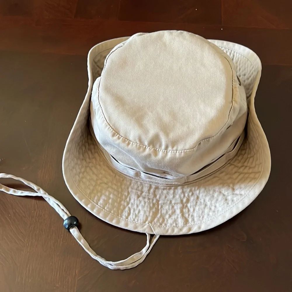 Bonnie Hat Men’s fabric khaki color side snaps and adjustable strap size small